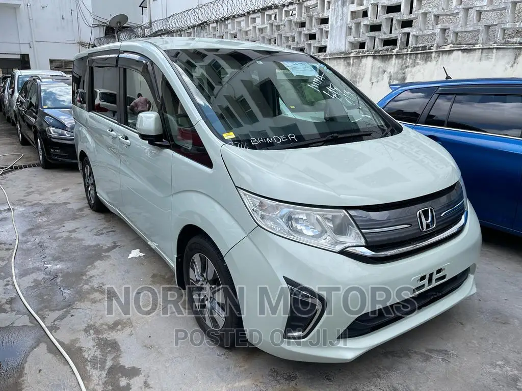 Honda Stepwgn 2016 White