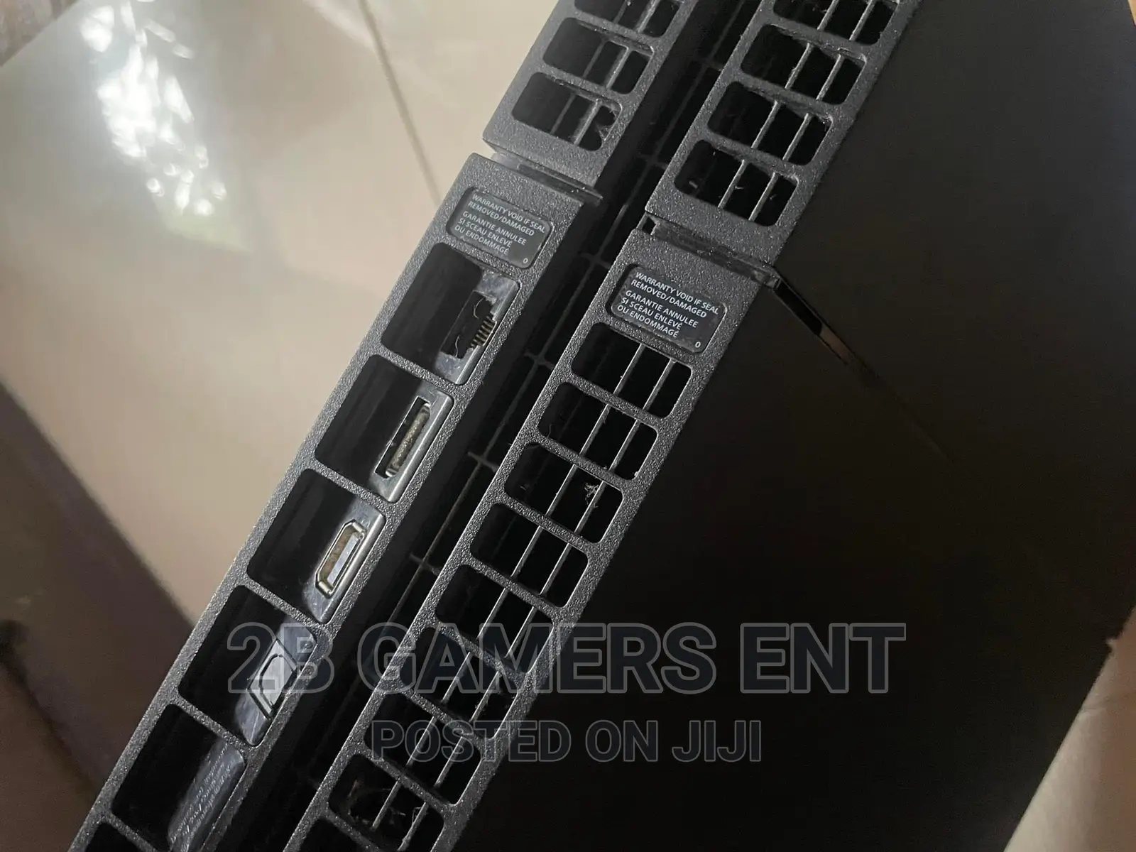 Standard Playstation 4, !
