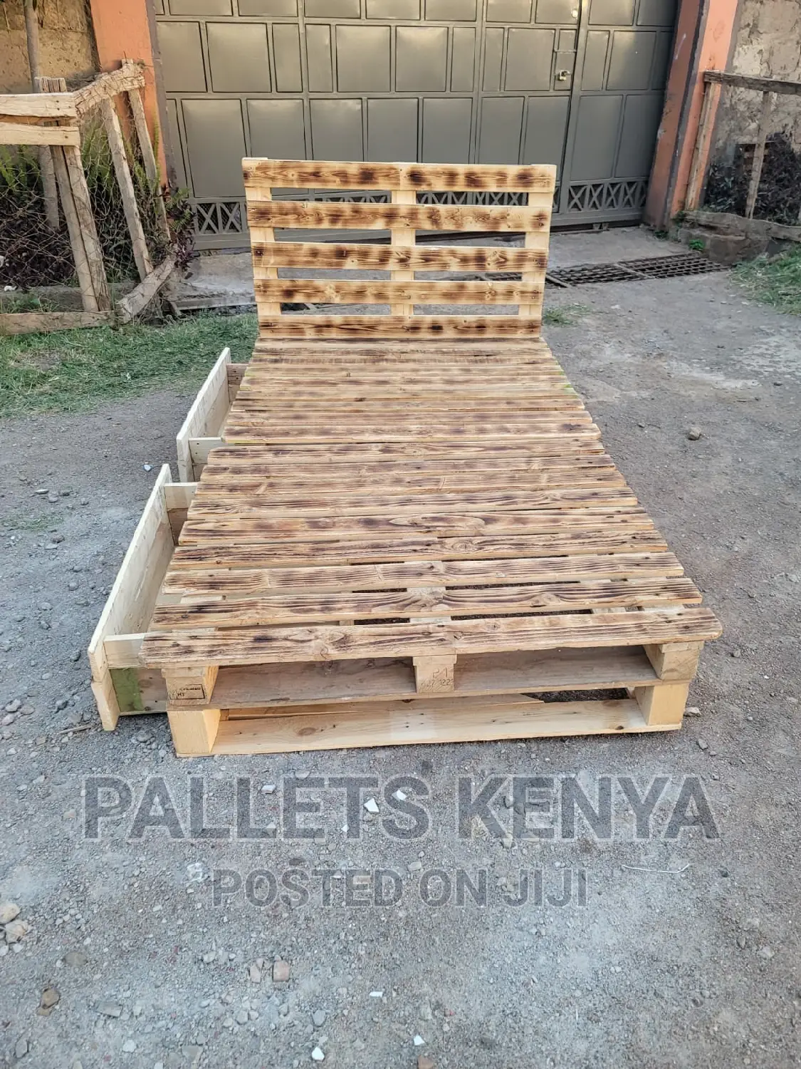 Pallet Bed- 4*6 Bed Detachable and With Drawers.(#SG07.)
