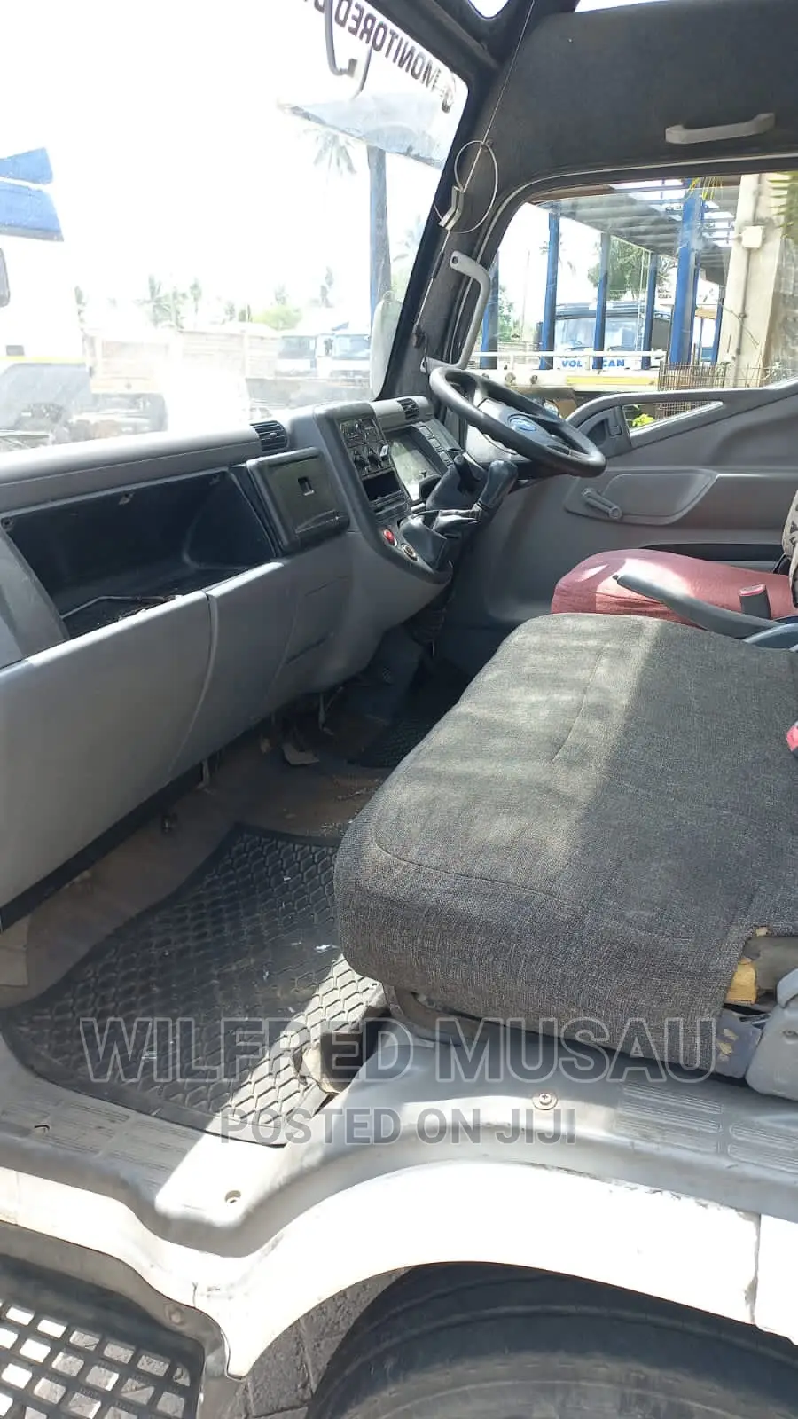 Mitsubishi Fuso Rosa 2015 White