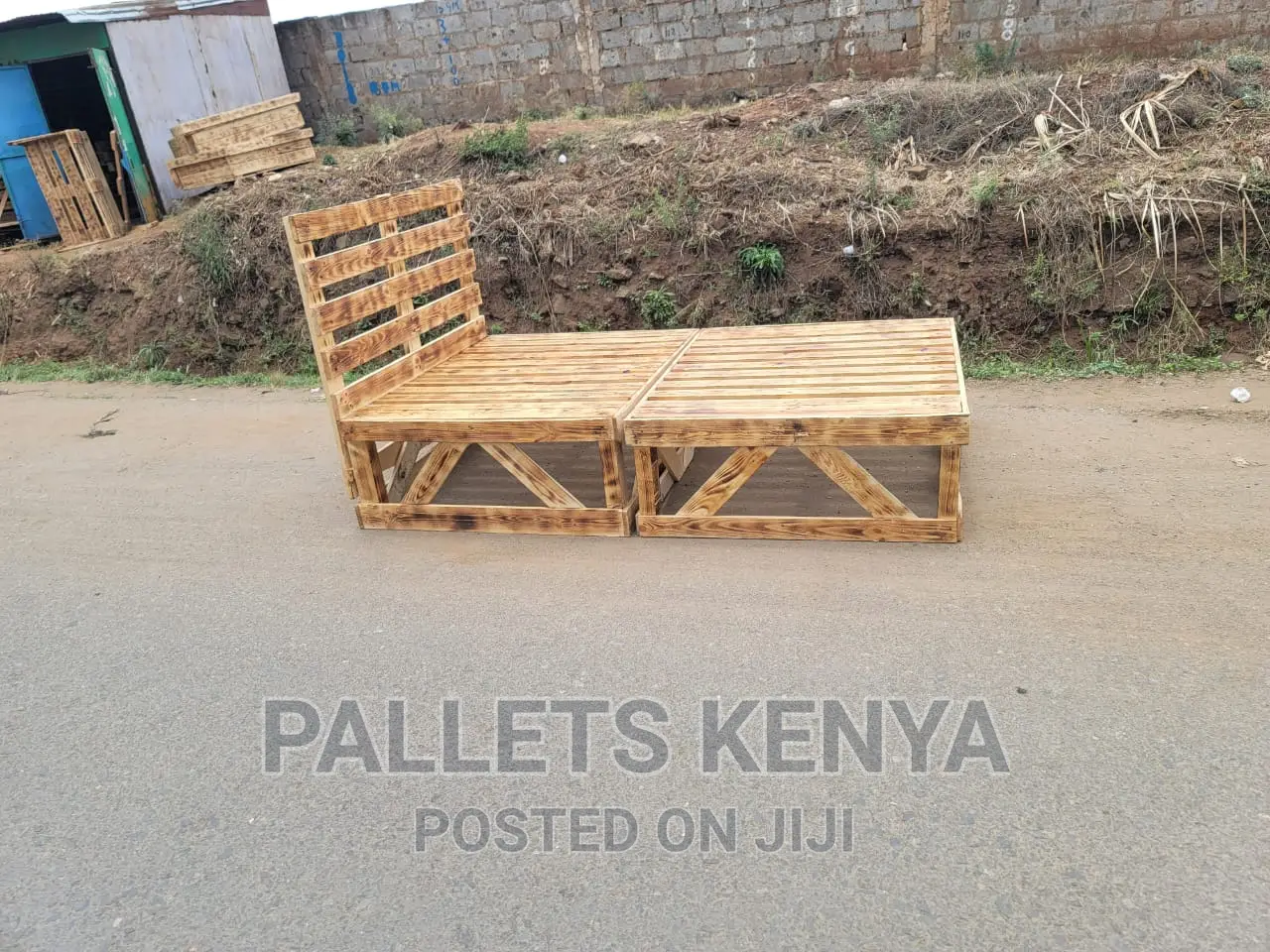 Pallet Bed- 4*6 Detachable and Blazed Pallet Bed. (#DF042)