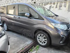 2016 Honda Stepwgn Gray: Versatile & Efficient Family Transport