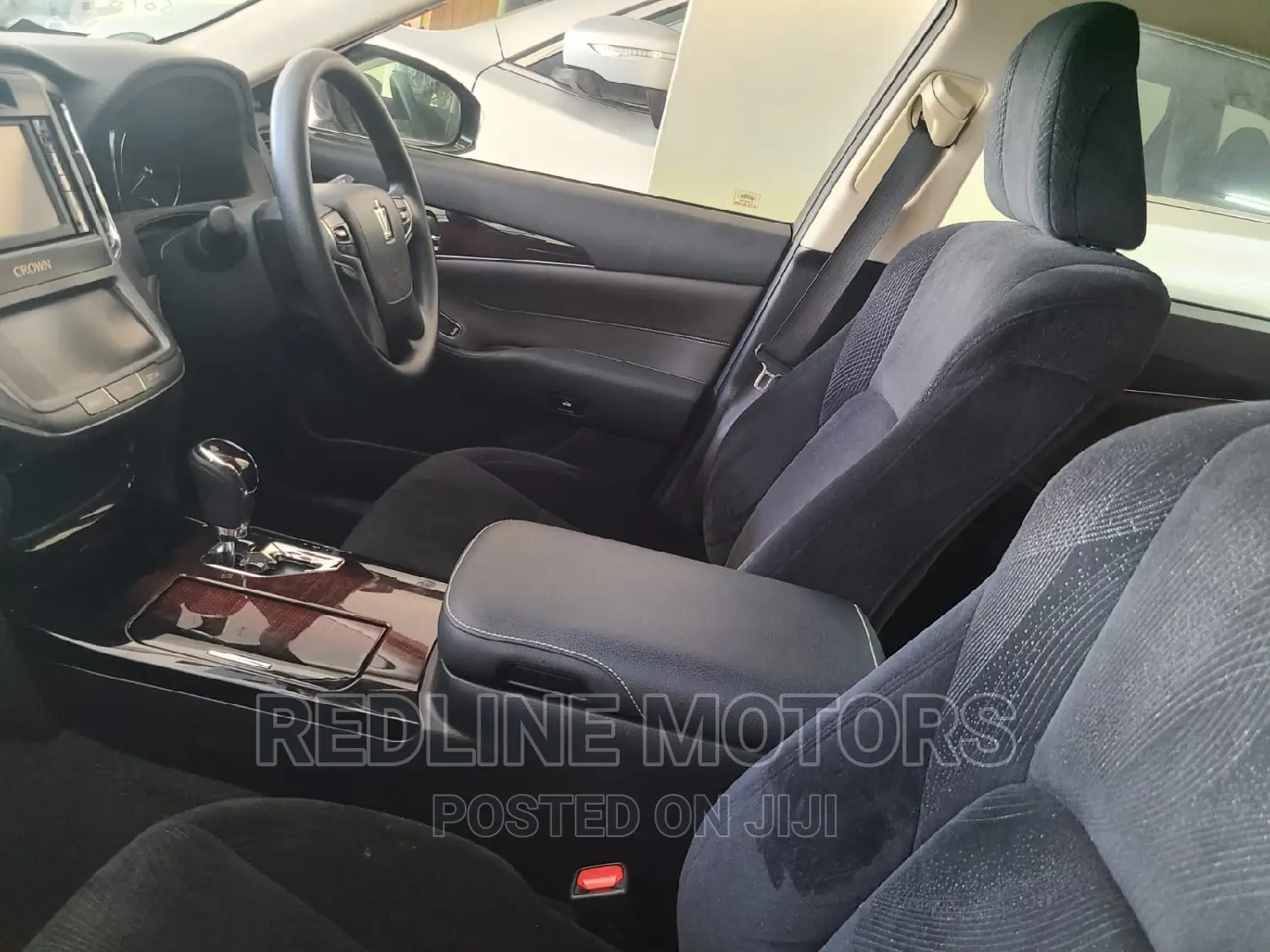 Toyota Crown 2017 Black