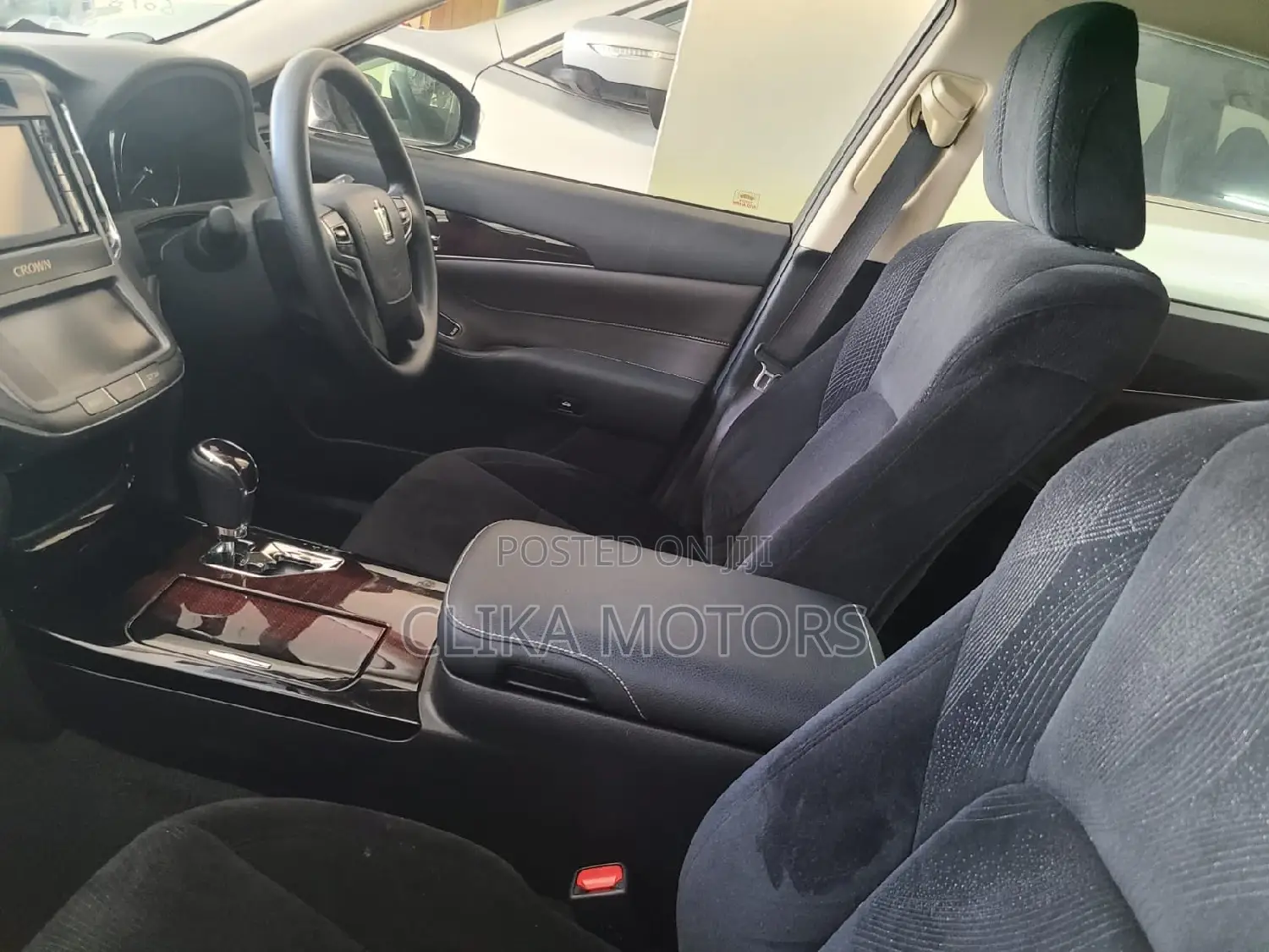 Toyota Crown 2017 Black