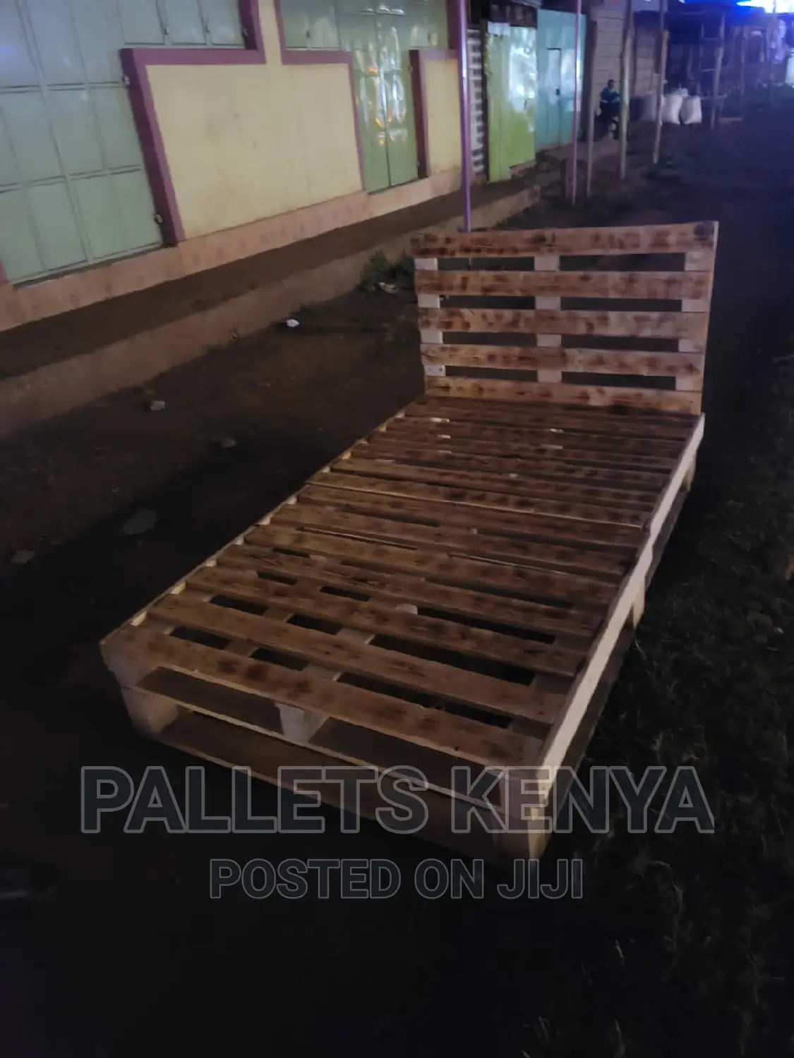 Pallet Bed- 4*6 Detachable and Blazed Pallet Bed.(#04zn)