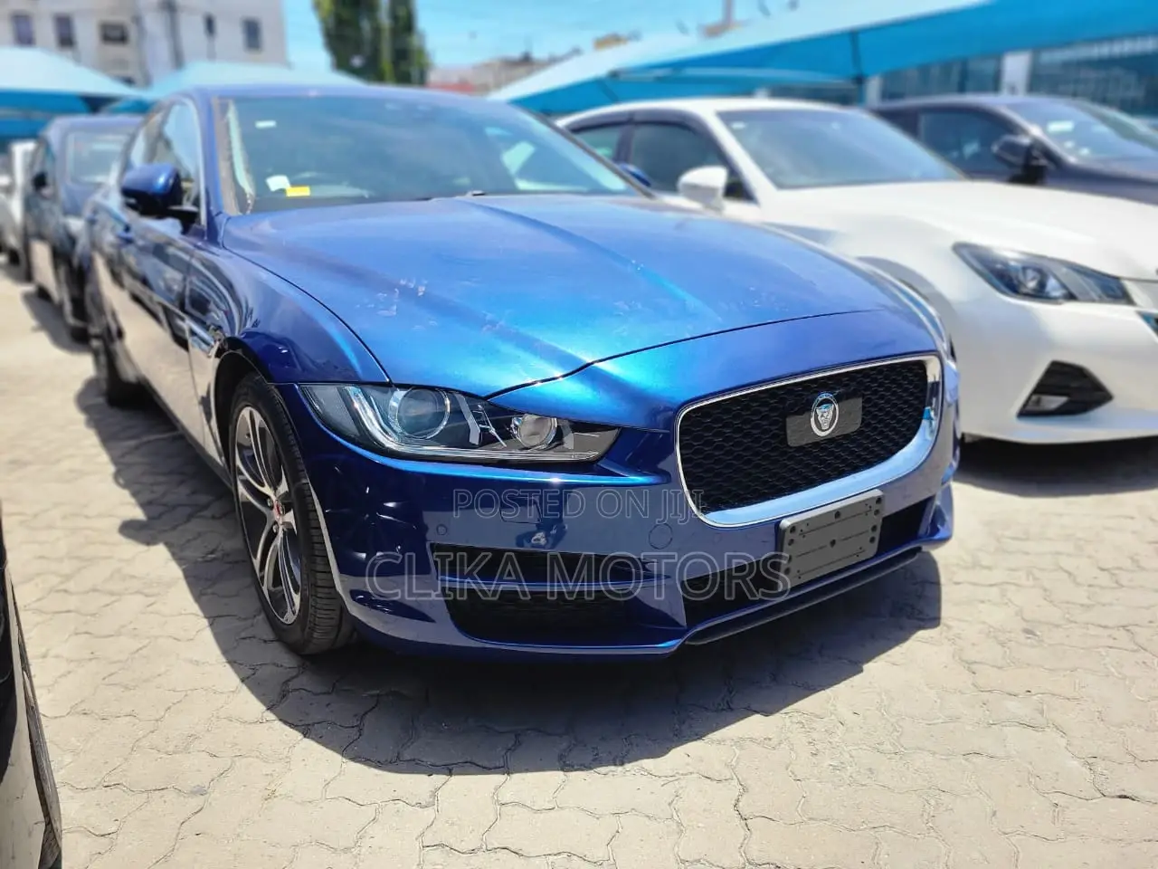Jaguar XE 2017 Blue