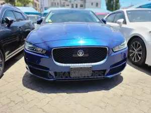 Jaguar XE 2017 Blue