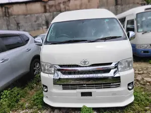 Toyota HiAce 2016 White
