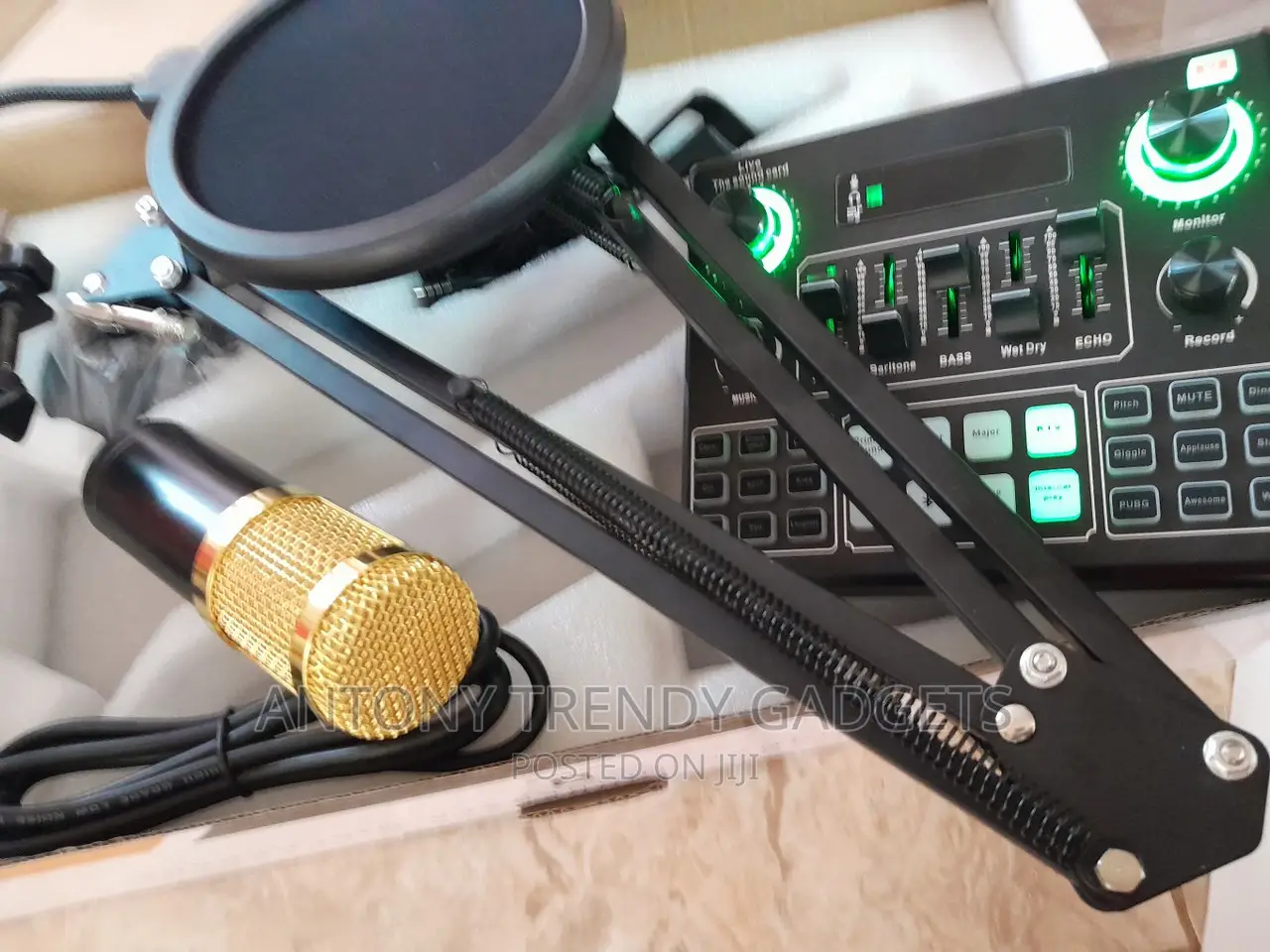 V9 Sound Card Studio Condenser Microphone For Karaoke