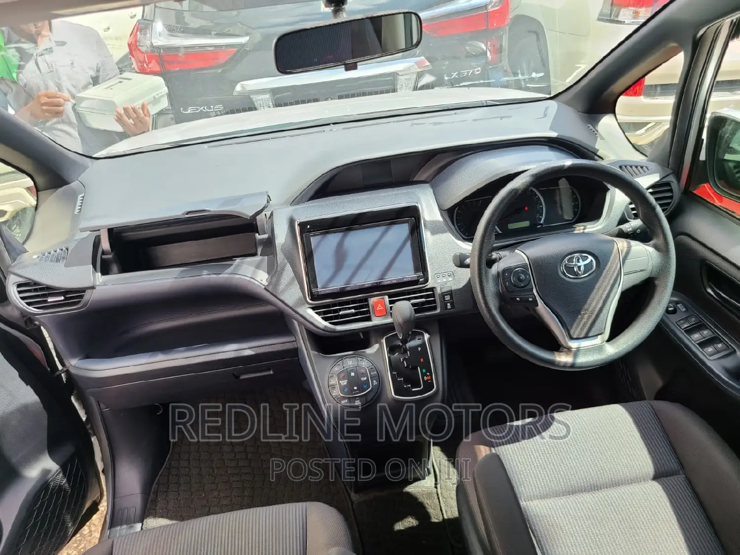 Toyota Voxy 2016 Pearl