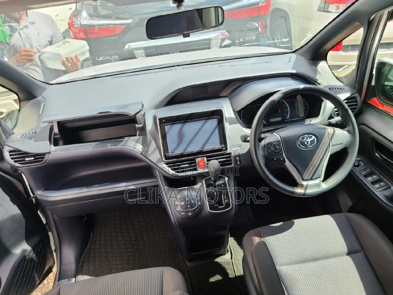 Toyota Voxy 2016 Pearl