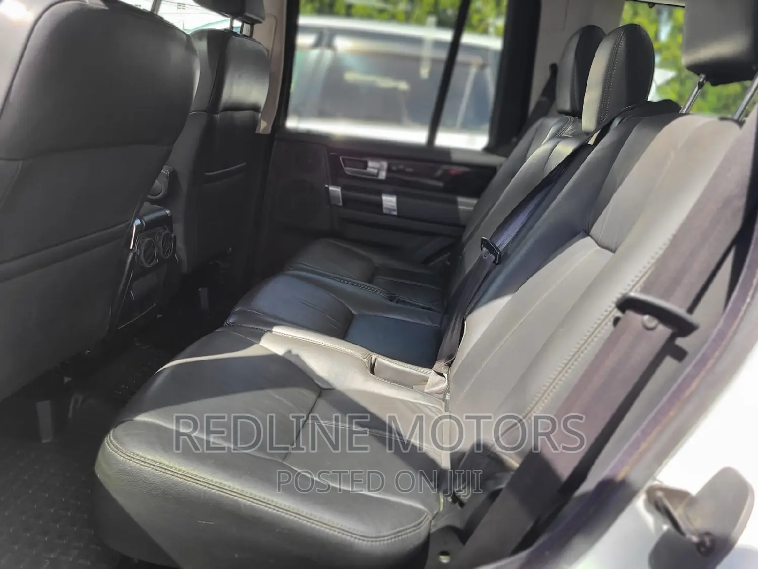 Land Rover Discovery 2016 White