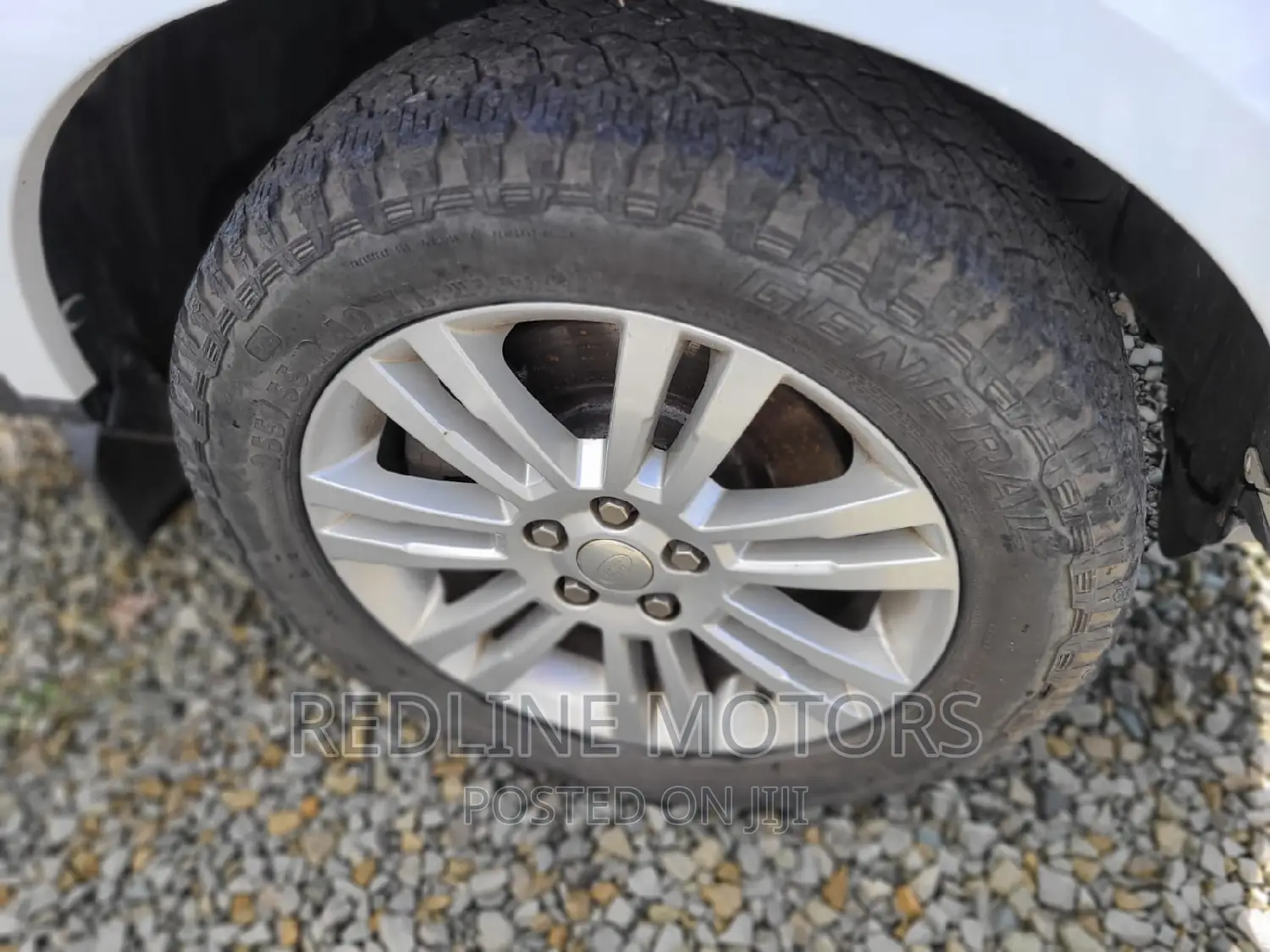 Land Rover Discovery 2016 White
