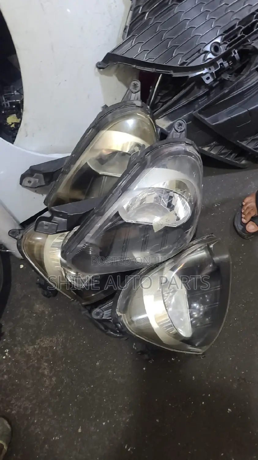 Daihatsu Mira Headlight