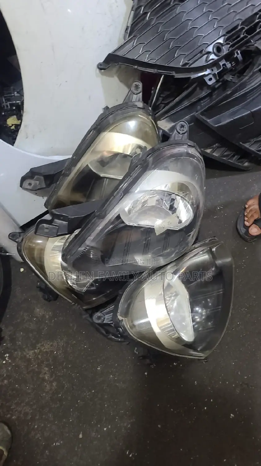 Daihatsu Mira Headlight