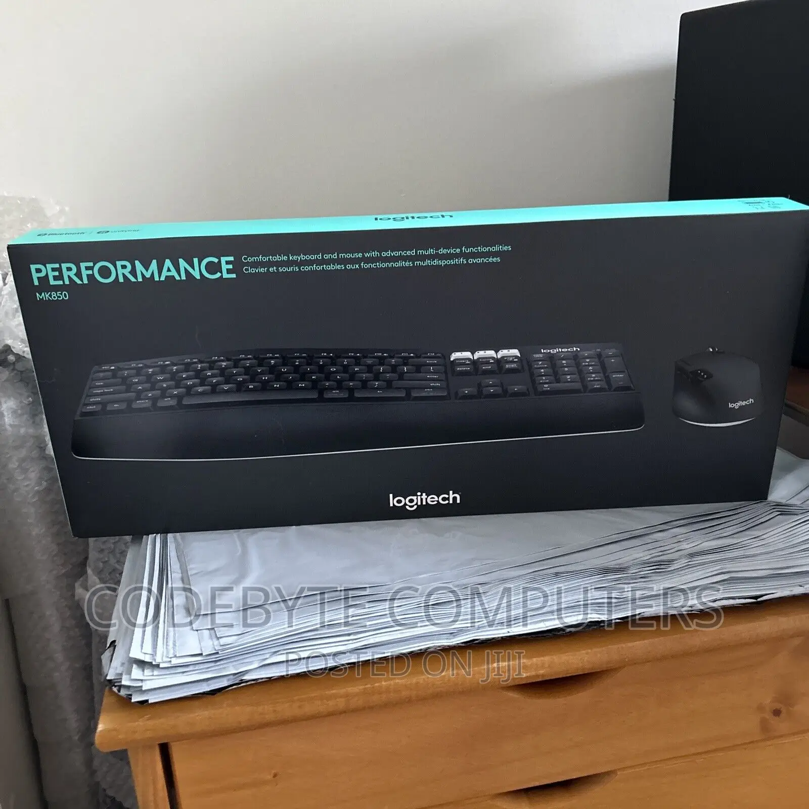 Logitech Mk850 Wireless Bluetooth Keyboard Mouse