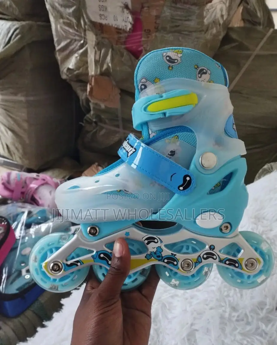 Skate Shoe/Skating Shoe Available in All Sizes and Colours