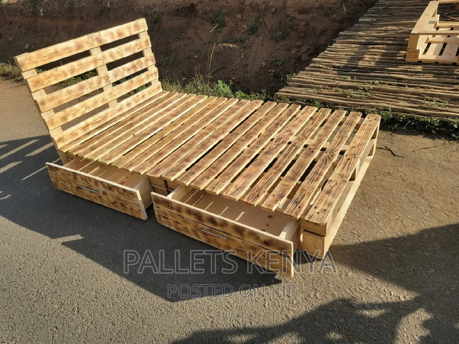 Pallet Bed- 4*6 With Drawers. Detachable and Blazed.(#)