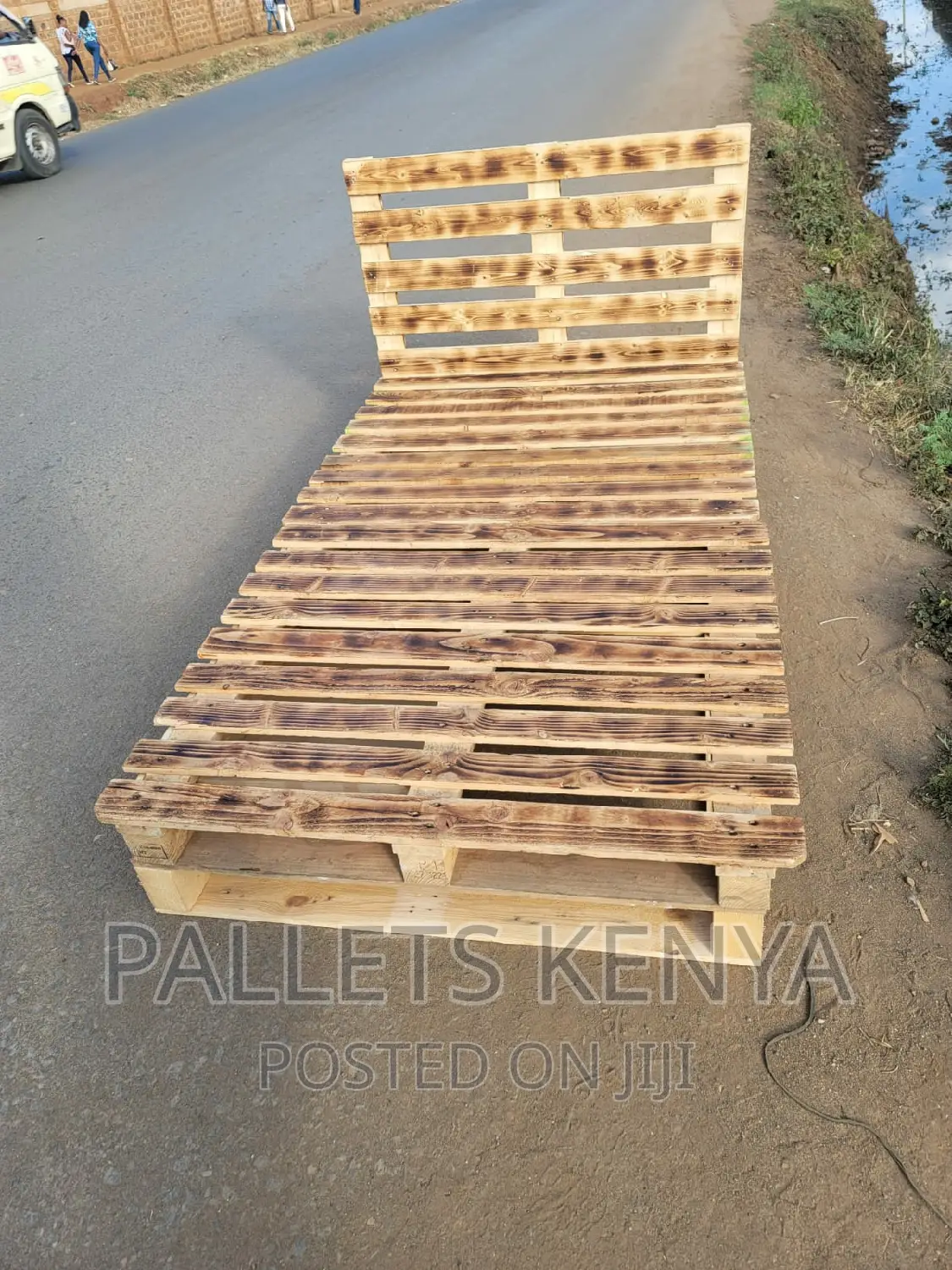 4*6 Pallet Bed- Detachable and Blazed Pallet Bed. (#).