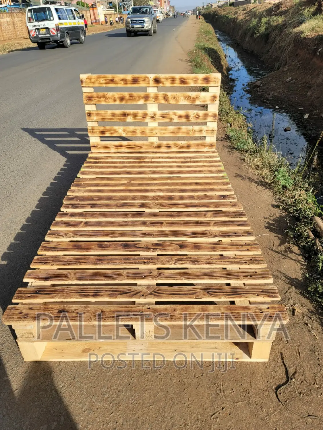 Pallet Bed- 4*6 Detachable and Blazed Pallet Bed. (#K0f)
