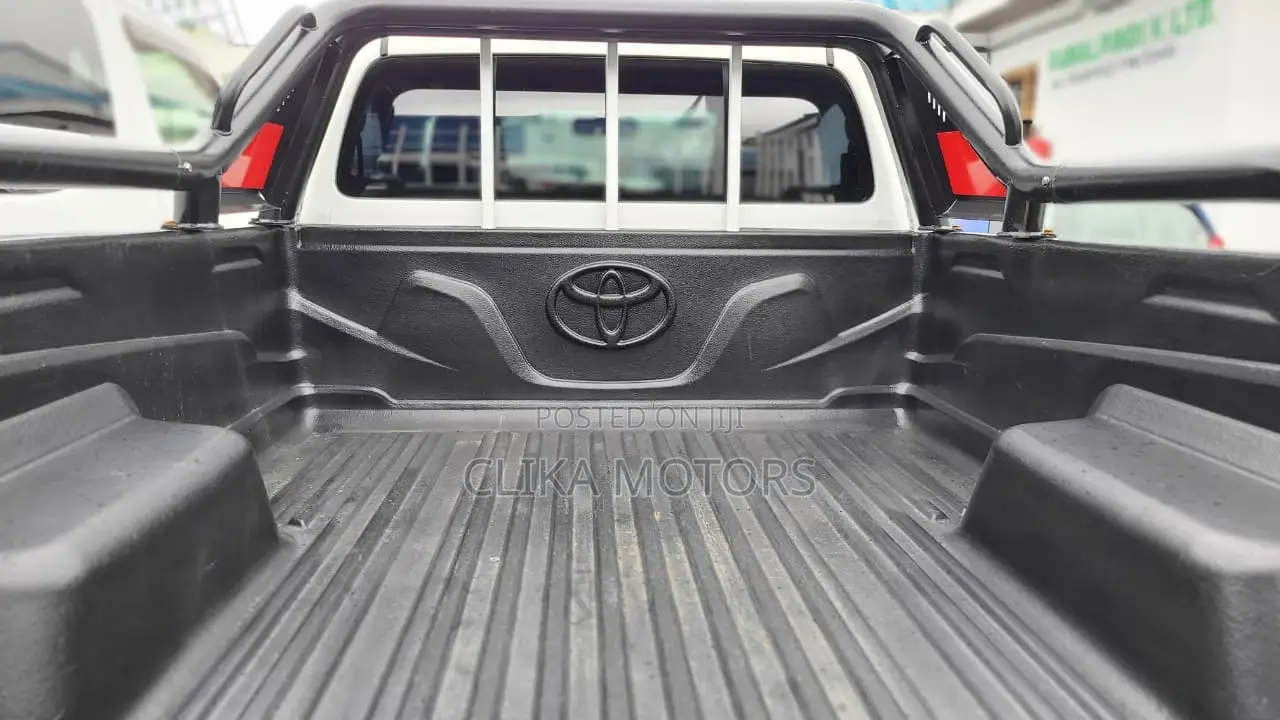 Toyota Hilux 2017 Pearl