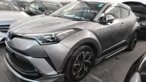 2017 C-HR Toyota Silver - Affordable Luxury Compact SUV