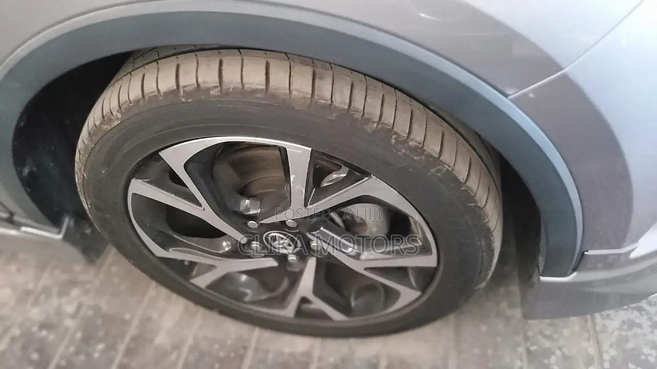 Toyota C-HR 2017 Silver