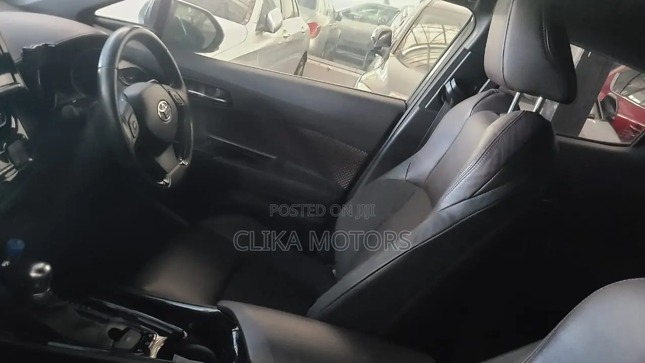 Toyota C-HR 2017 Silver
