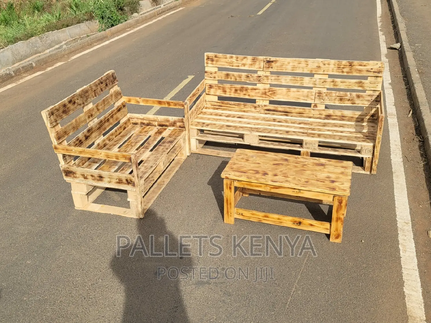 7 Seater Pallet Together With a Coffee Table. (#0JT03)