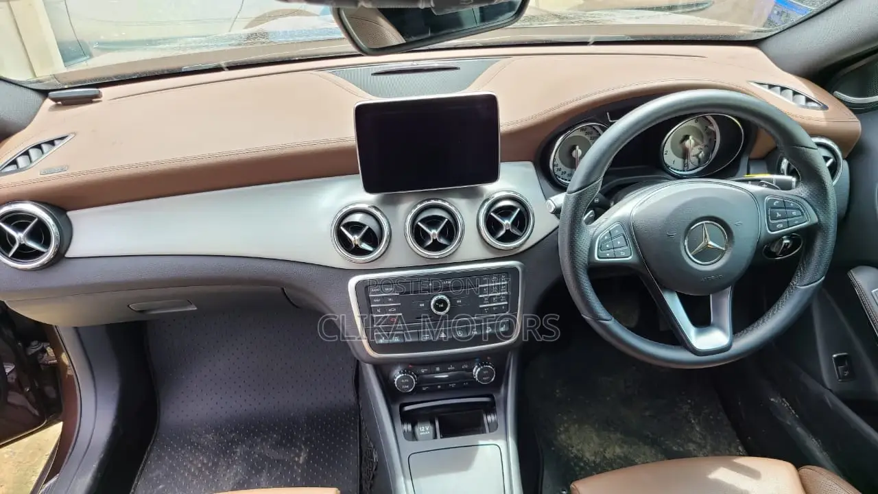 Mercedes-Benz GLA 250 2016 Black