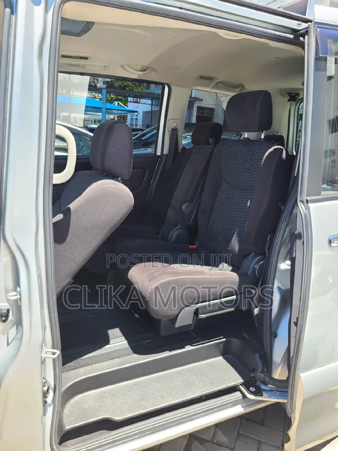 Nissan Serena 2016 Silver