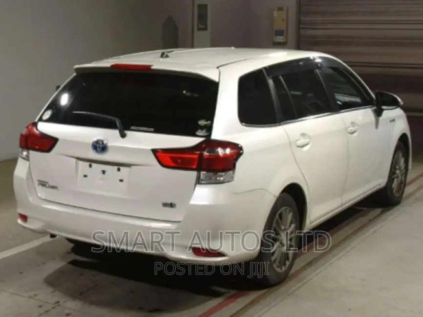 Toyota Corolla Fielder 2016 Silver