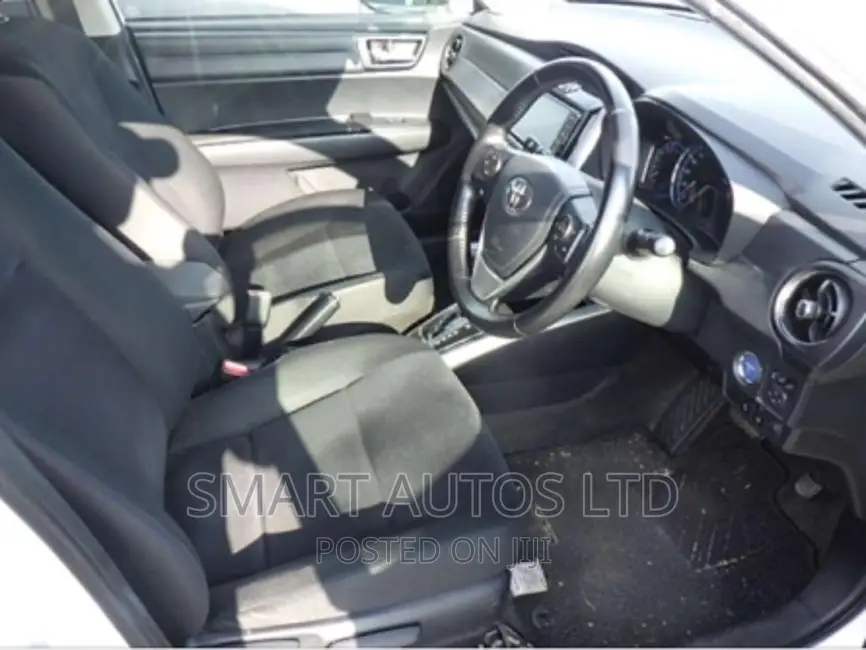 Toyota Corolla Fielder 2016 Silver