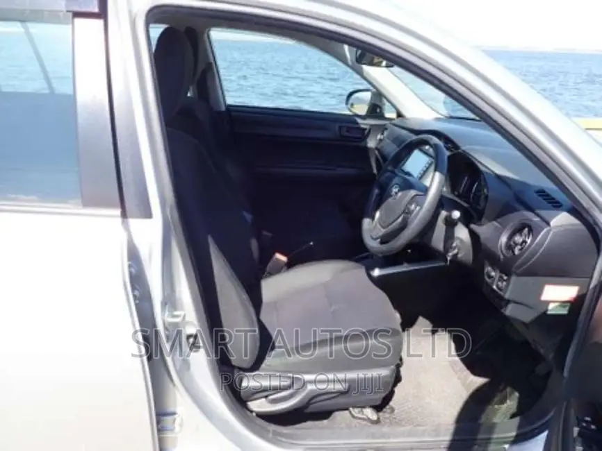 Toyota Corolla Fielder 2018 Silver