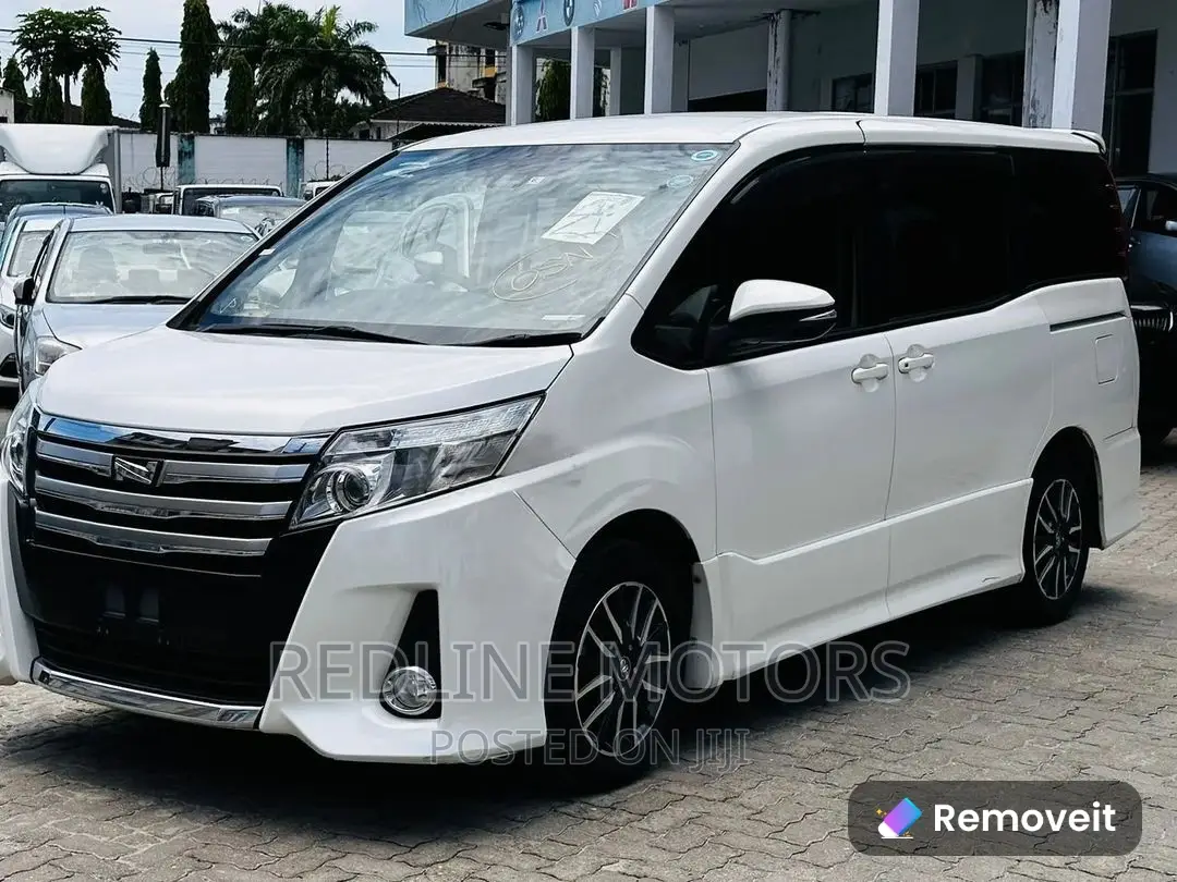 Toyota Noah 2.0 AWD (8 Seater) 2016 Pearl