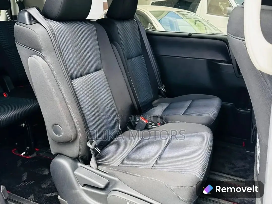 Toyota Noah 2.0 AWD (8 Seater) 2016 Pearl
