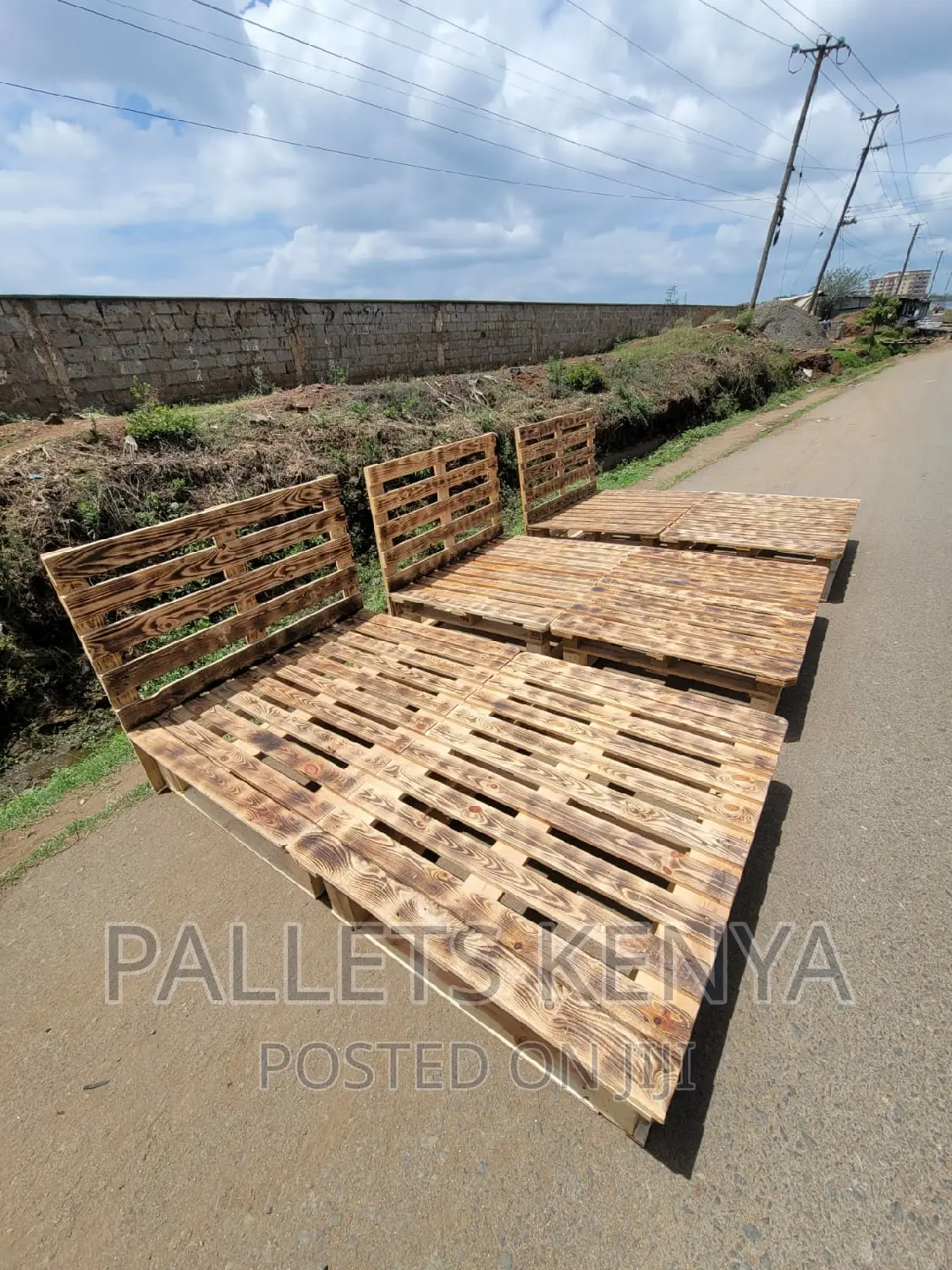 Pallet Bed- 4*6 Detachable and Blazed Pallet Bed. (#PC01,)
