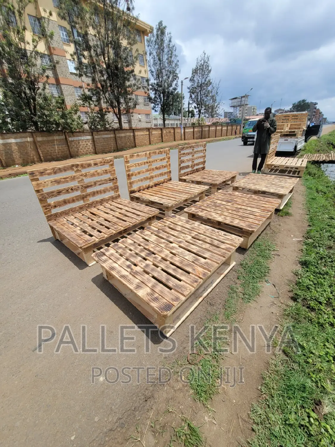 Pallet Bed- 4*6 Detachable and Blazed Pallet Bed. (#PC01,)