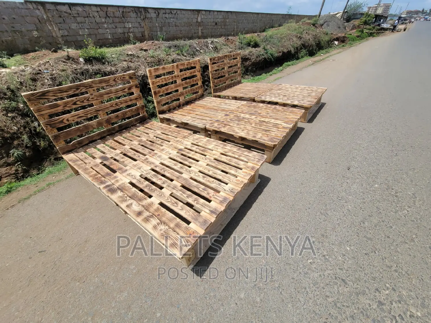Pallet Bed- 4*6 Detachable and Blazed Pallet Bed. (#PC04)