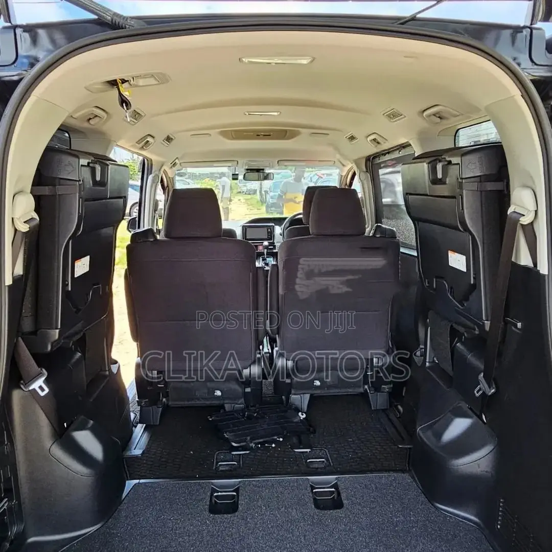 Toyota Noah 2.0 AWD (7 Seater) 2016 Matt Black