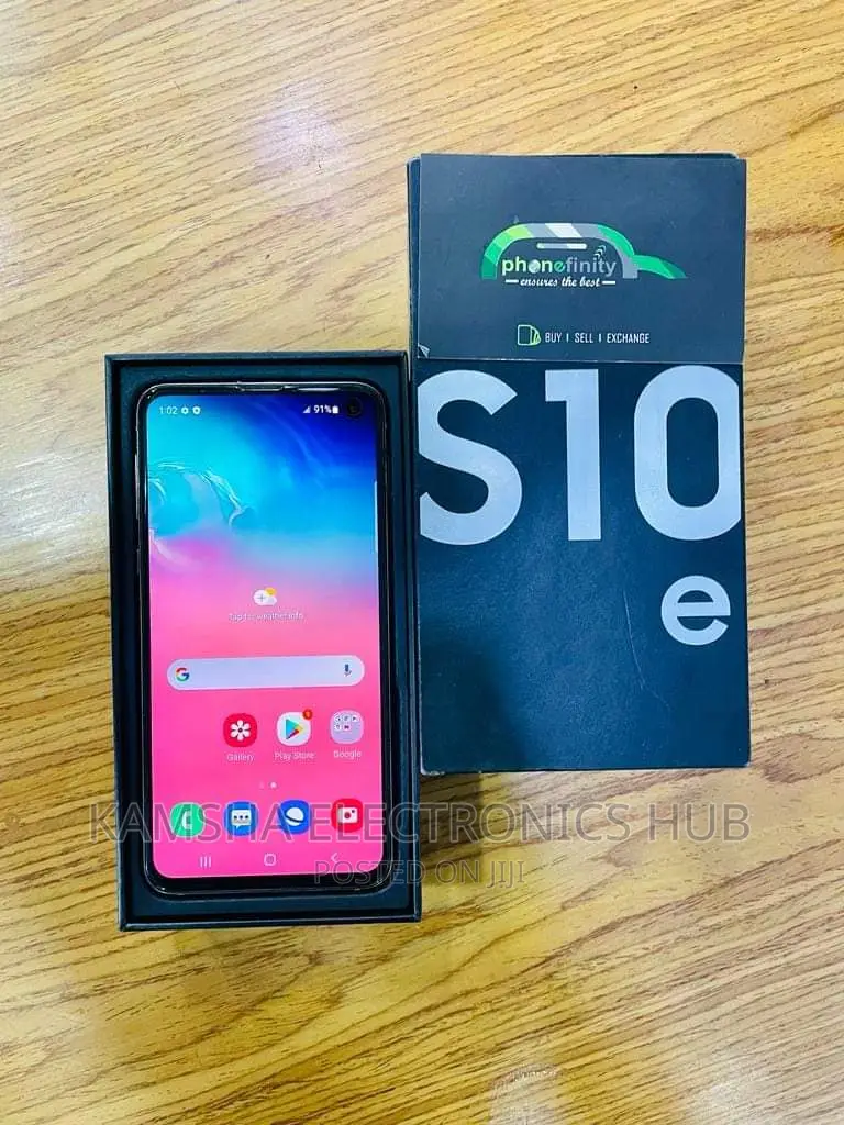 New Samsung Galaxy S10e 128 GB Silver