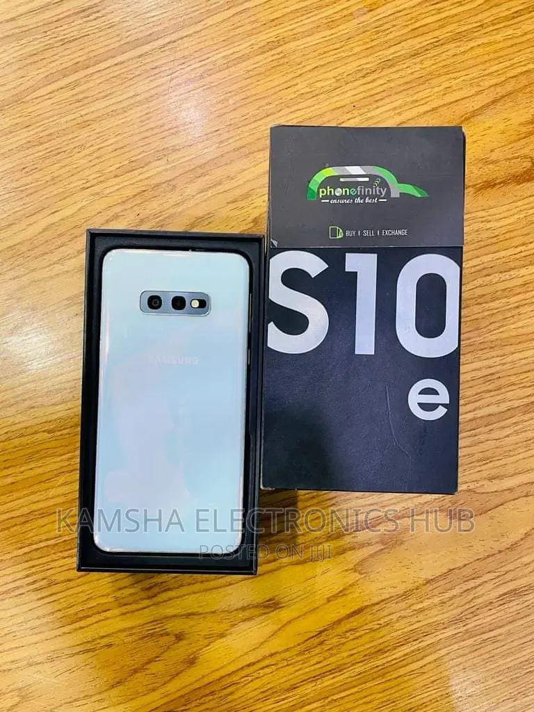 New Samsung Galaxy S10e 128 GB Silver