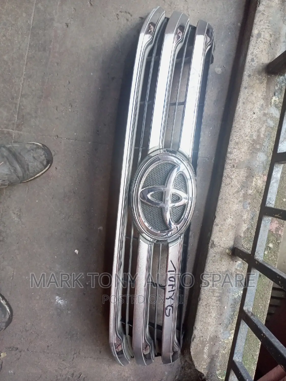 Hilux Vigo Level Grill 2013