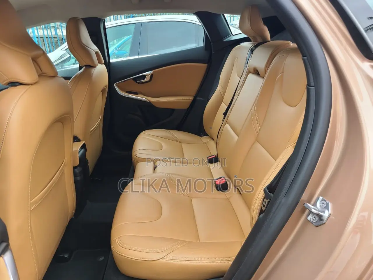Volvo V40 2017 Gold