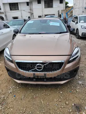 Volvo V40 2017 Gold
