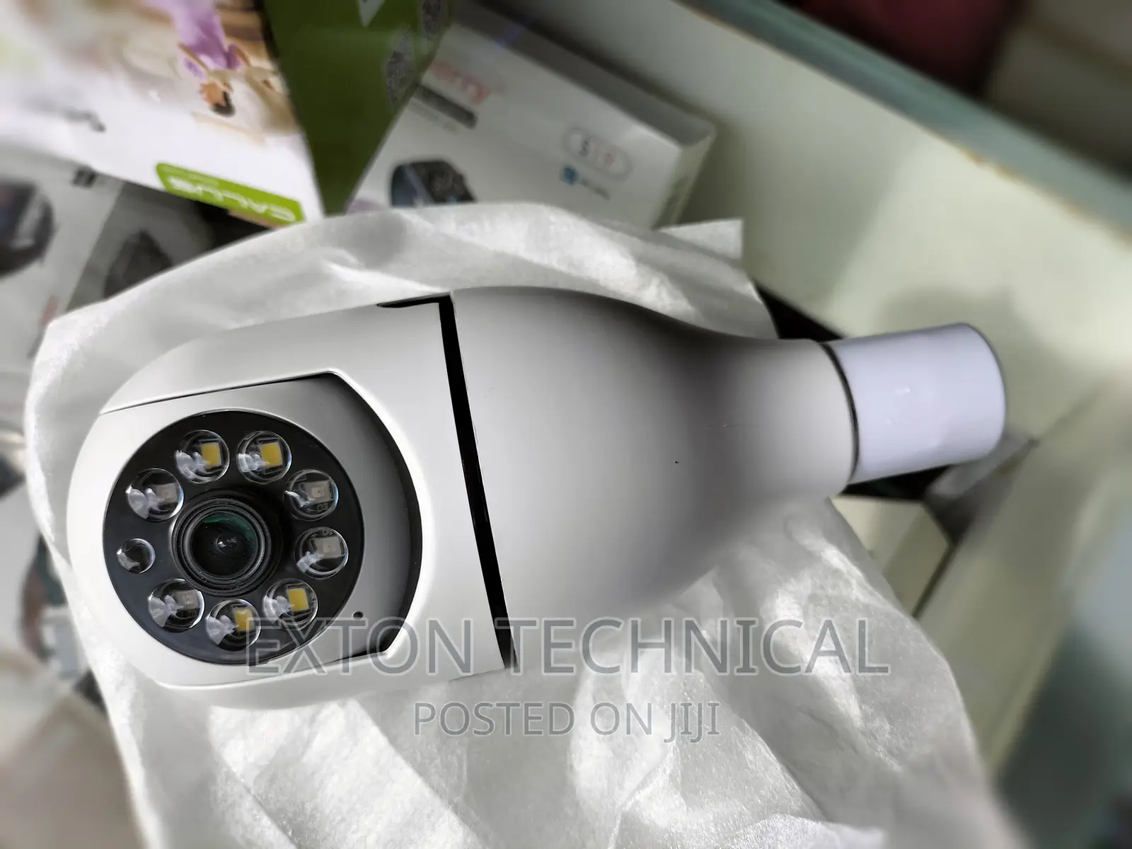 Wireless Bulb Camera With Auto Tracking