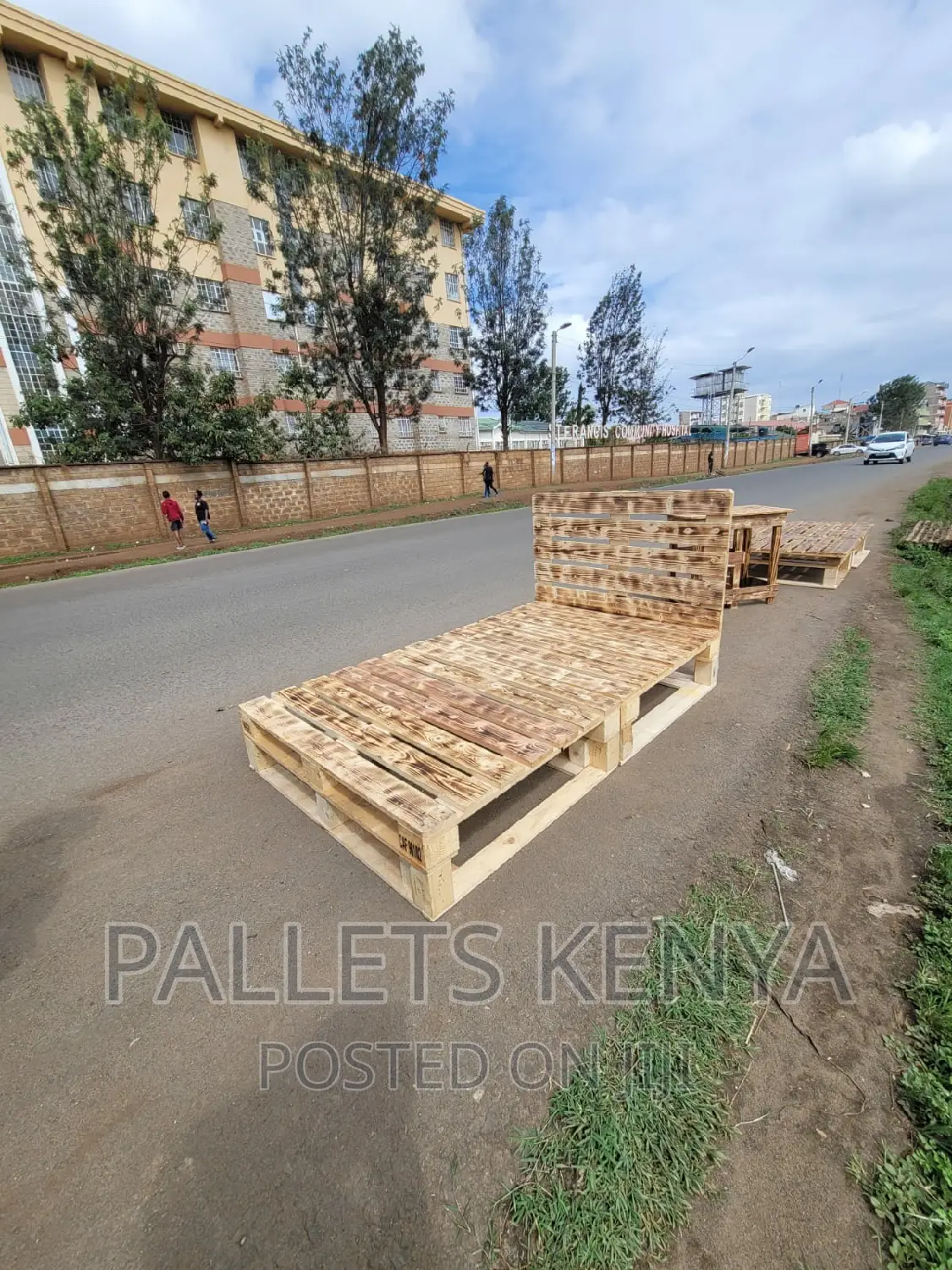 Pallet Bed- 4*6 Detachable and Blazed Pallet Bed. (#WT01,)