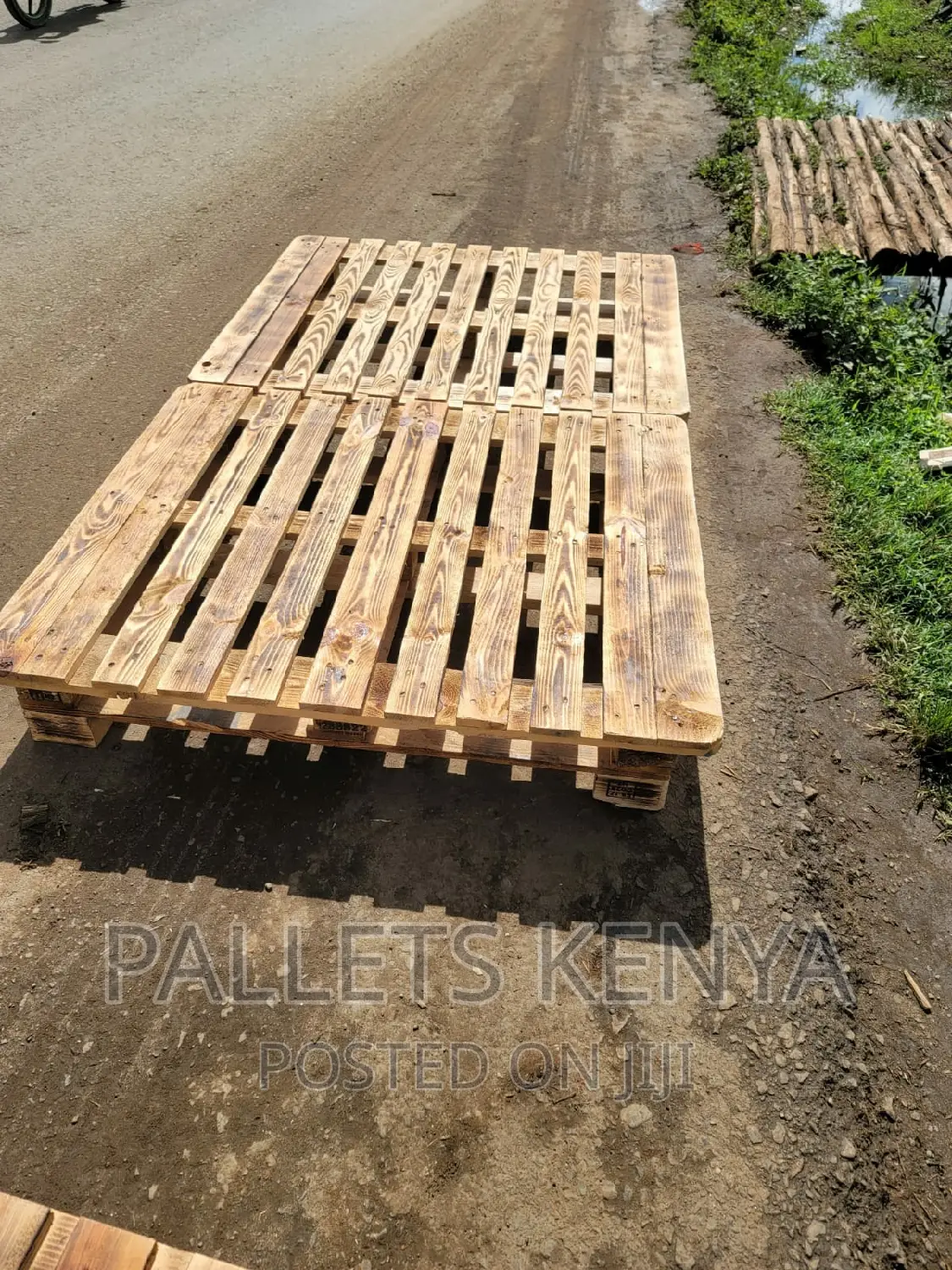 Pallet Bed- 4*6 Slightly Raised Pallet Bed. (#YC011,)