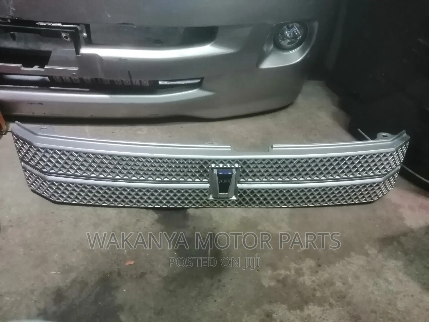 Toyota Voxy 2004/05/06/07 Grille, Clean Ex Japan Motor Parts
