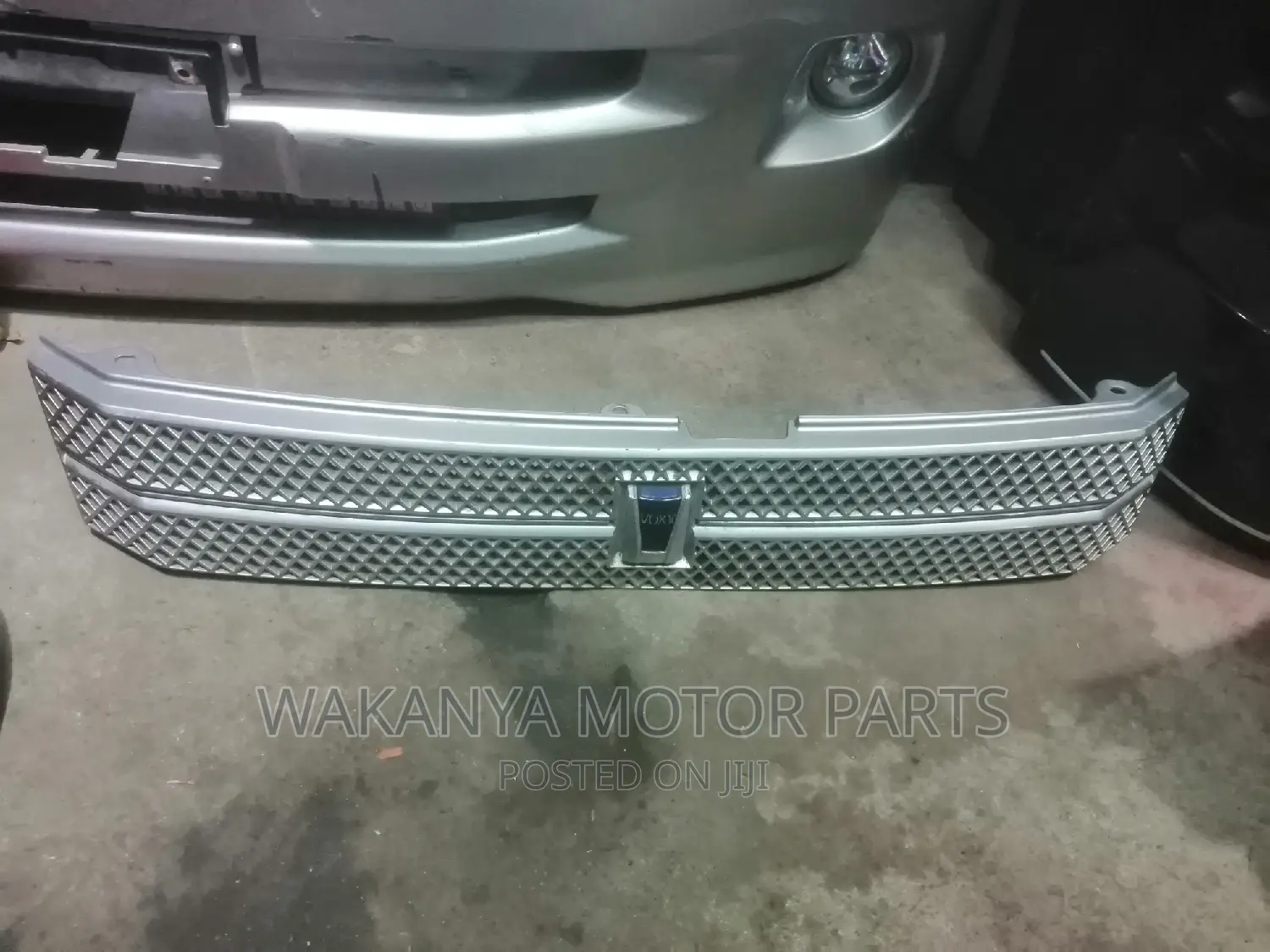 Toyota Voxy 2004/05/06/07 Grille, Clean Ex Japan Motor Parts